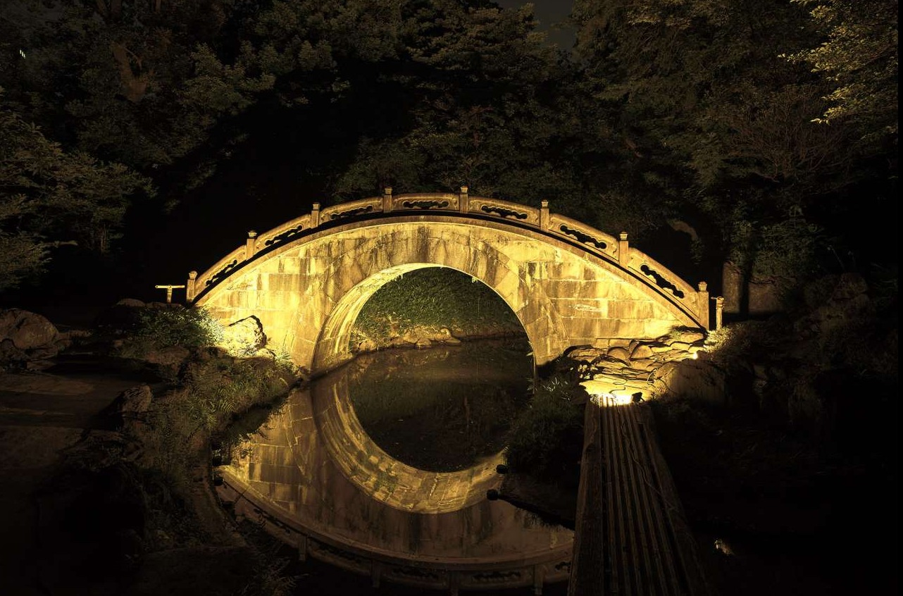 ③園内ライトアップ_円月橋