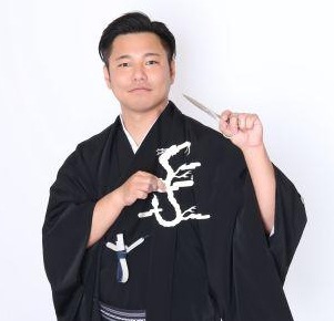 「紙切り」演者：林家 楽三郎 氏1