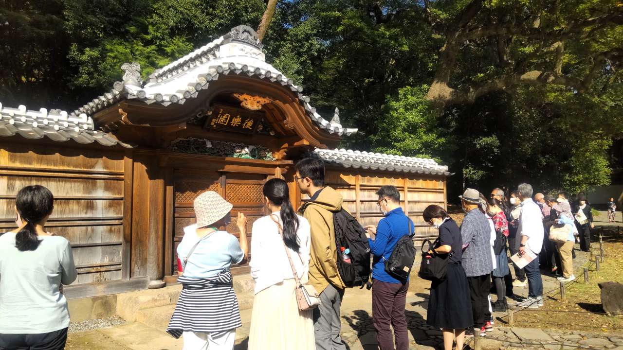 小石川後楽園231103唐門特別公開、ガイド (4)