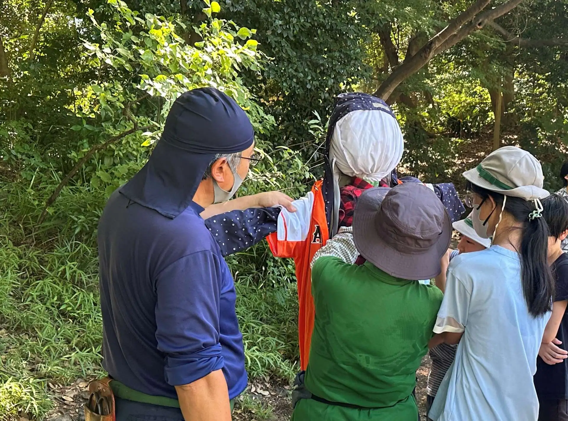 小石川後楽園の稲田に案山子が登場しました_03