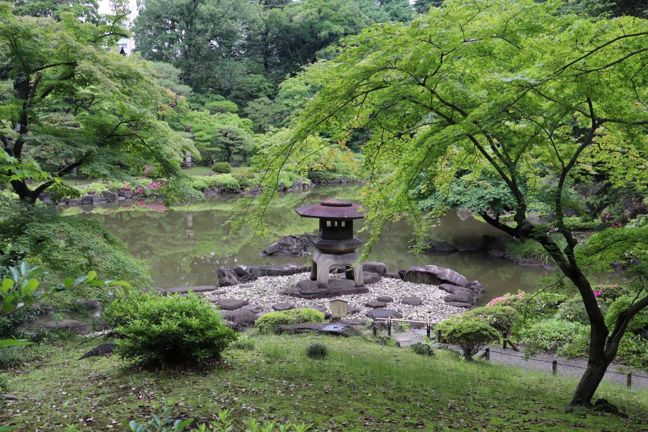 旧古河庭園240603雪見度灯籠