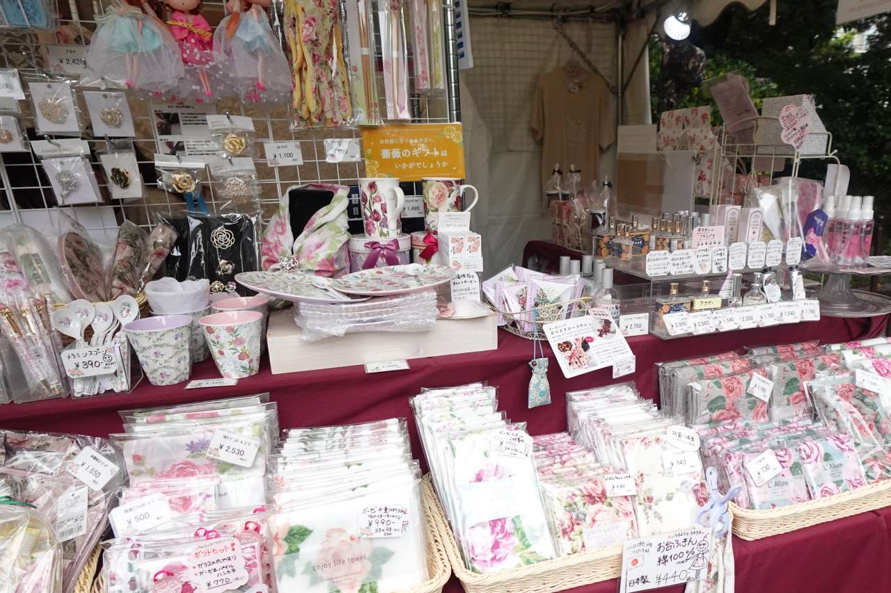 旧古河庭園251101ローズガーデンマーケット (2)