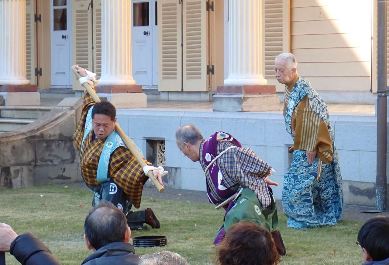 旧岩崎邸庭園241123芝庭de辻狂言13時の部 (68調整済み)