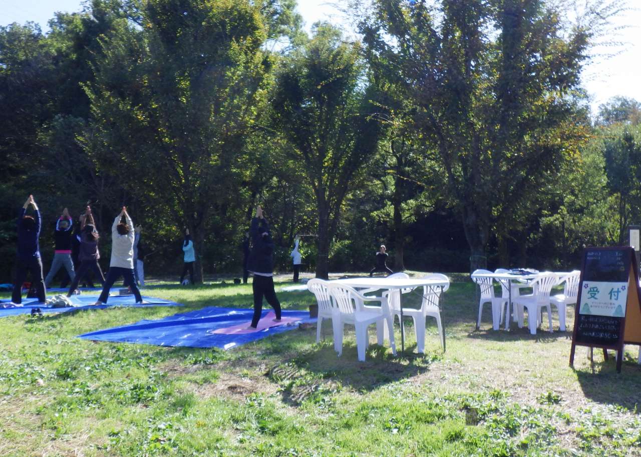 小山内裏公園241103里山ヨガcafé (47)