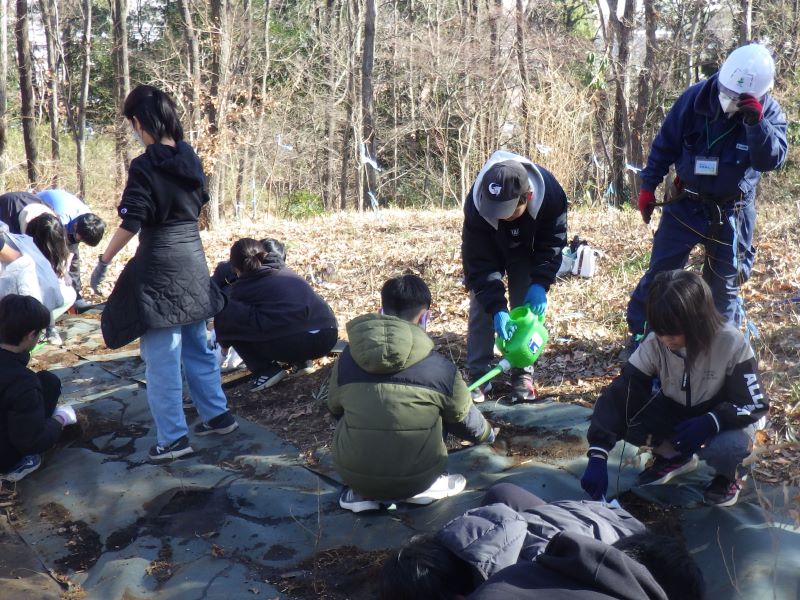 小山内裏公園250213南大沢小学校ドングリ植栽 (69)