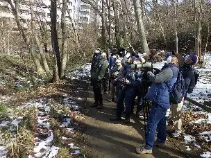 小山内裏公園230212野鳥観察会観察の様子_01