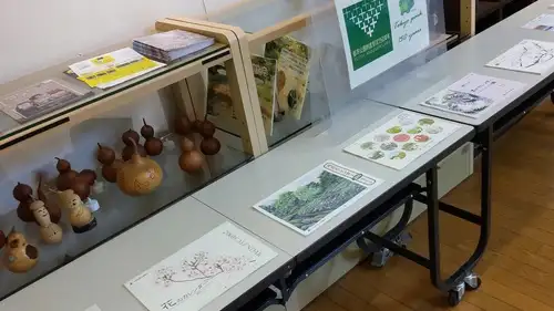 小山内裏公園230317花カレ展示_05