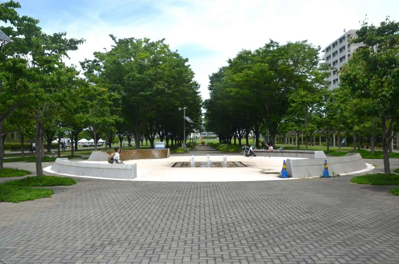 エントランス広場②_東京臨海広域防災公園