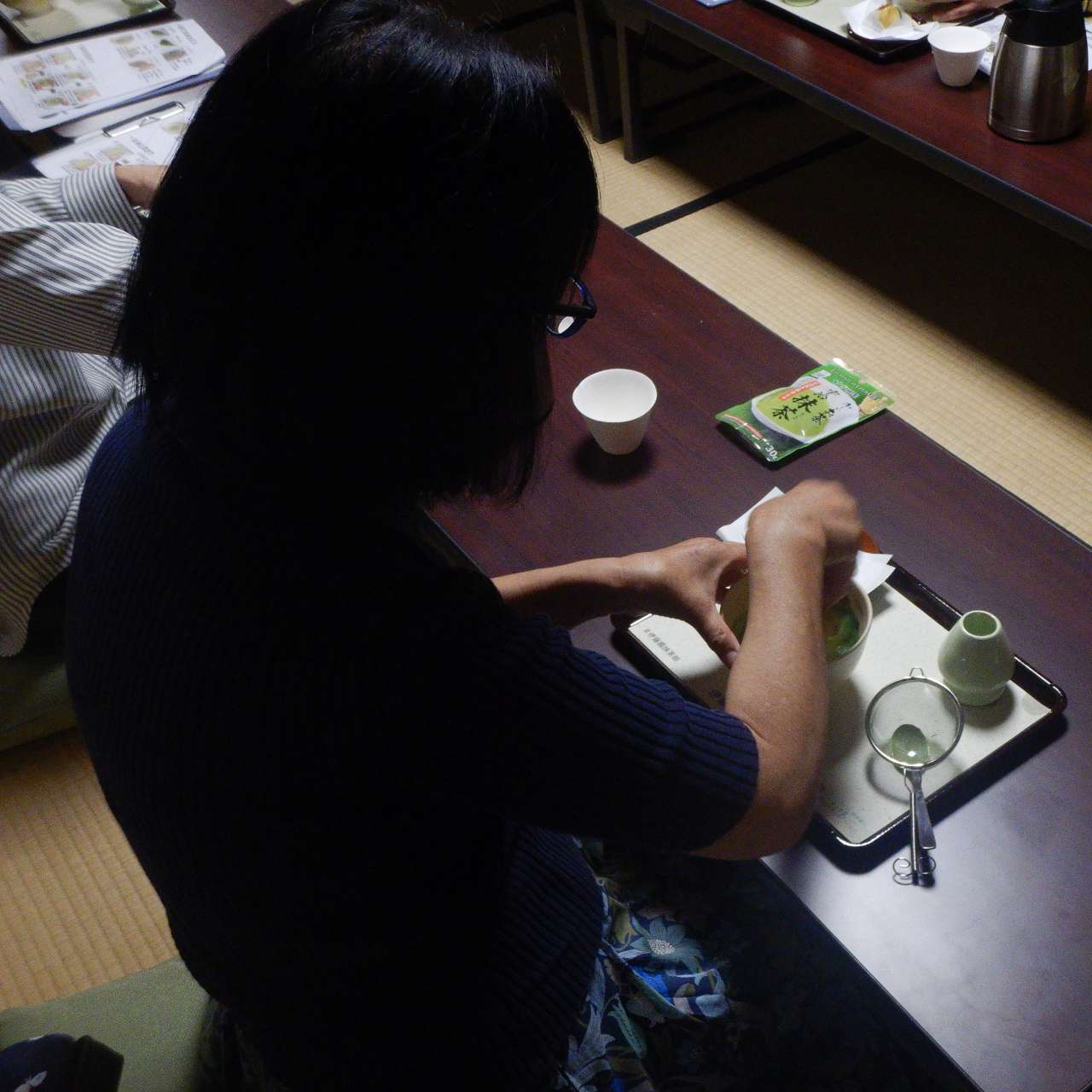 殿ヶ谷戸庭園241026おいしいお抹茶の点て方⑰