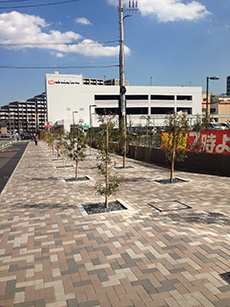 島忠ホームズ北赤羽店の歩道状空地