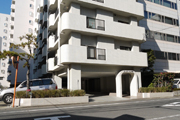 緑化施工前のマンション前写真