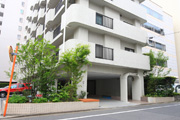 緑化施工後のマンション路面写真