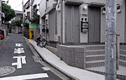 緑化施工前の緑のない街並み写真