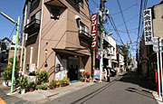 緑化施工前の緑の少ない住宅地写真