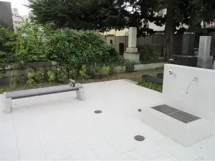 谷中霊園220807甲5小広場 1_01