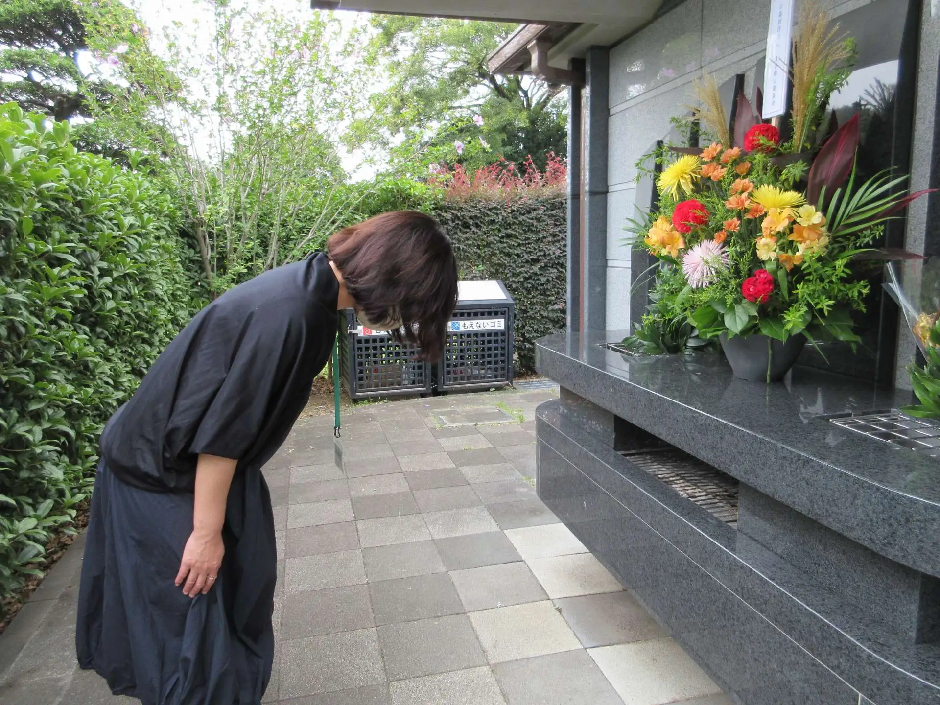 立体埋蔵施設の献花を行いました_01