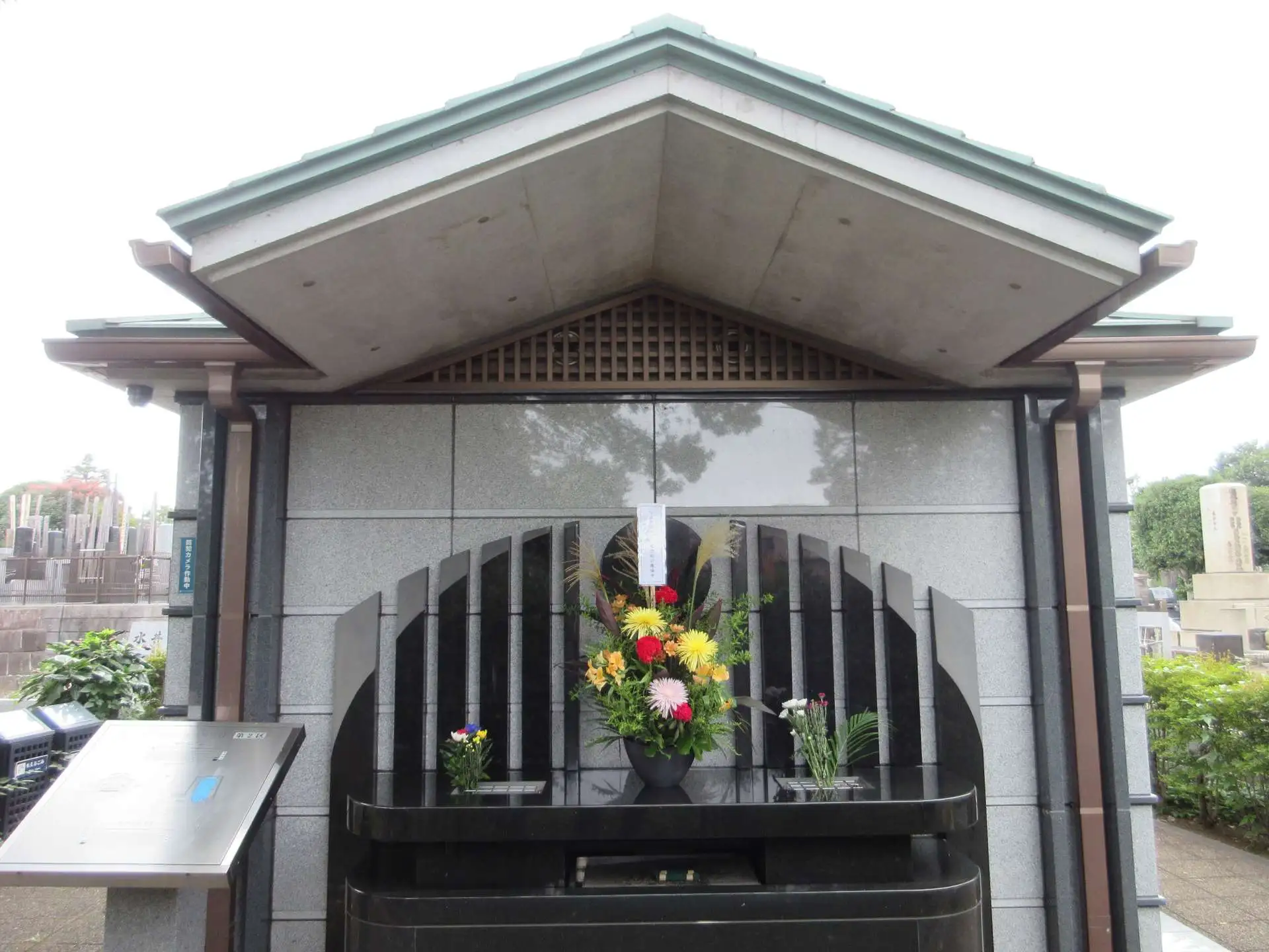 立体埋蔵施設の献花を行いました_02