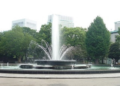 噴水がある公園の写真