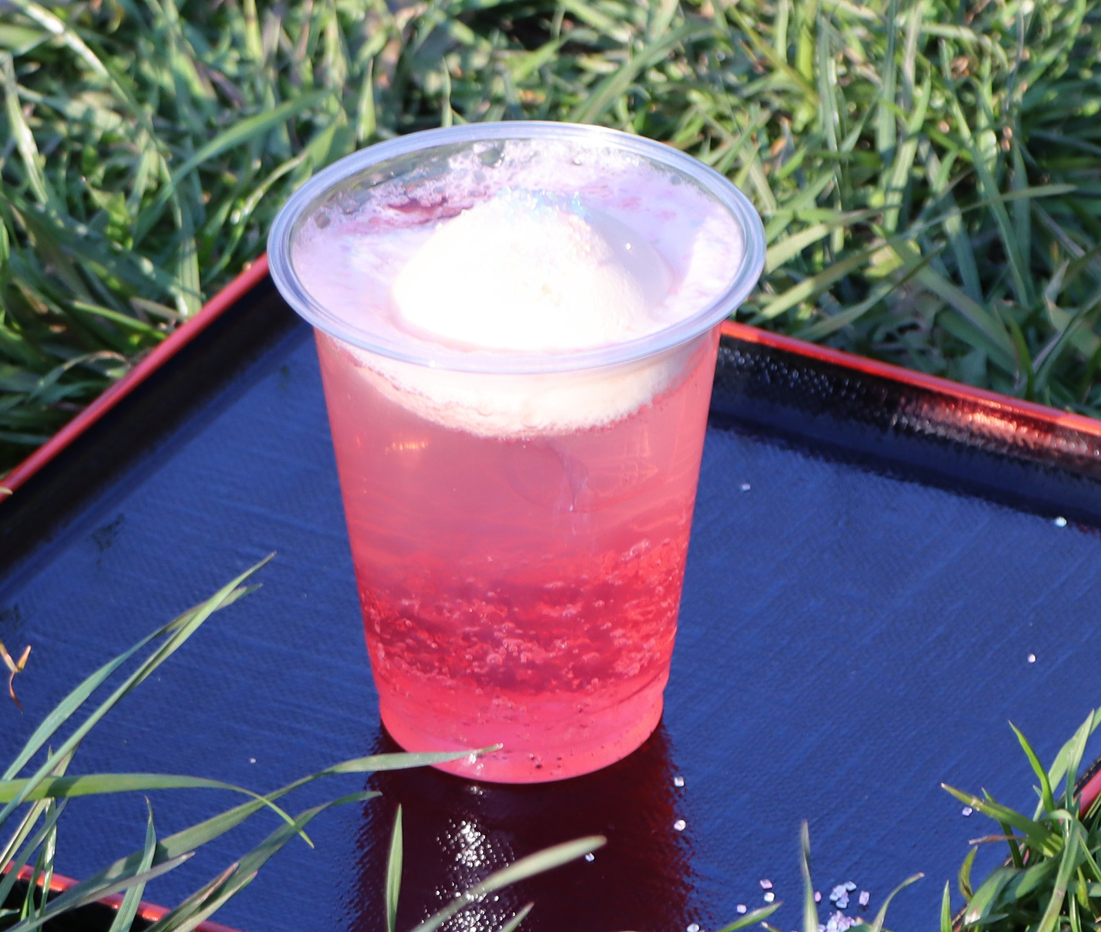 桜色のクリームソーダ